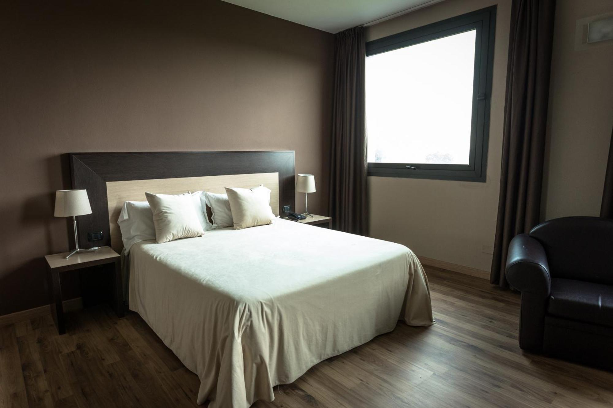Hotel Don Camillo 布雷谢洛 外观 照片
