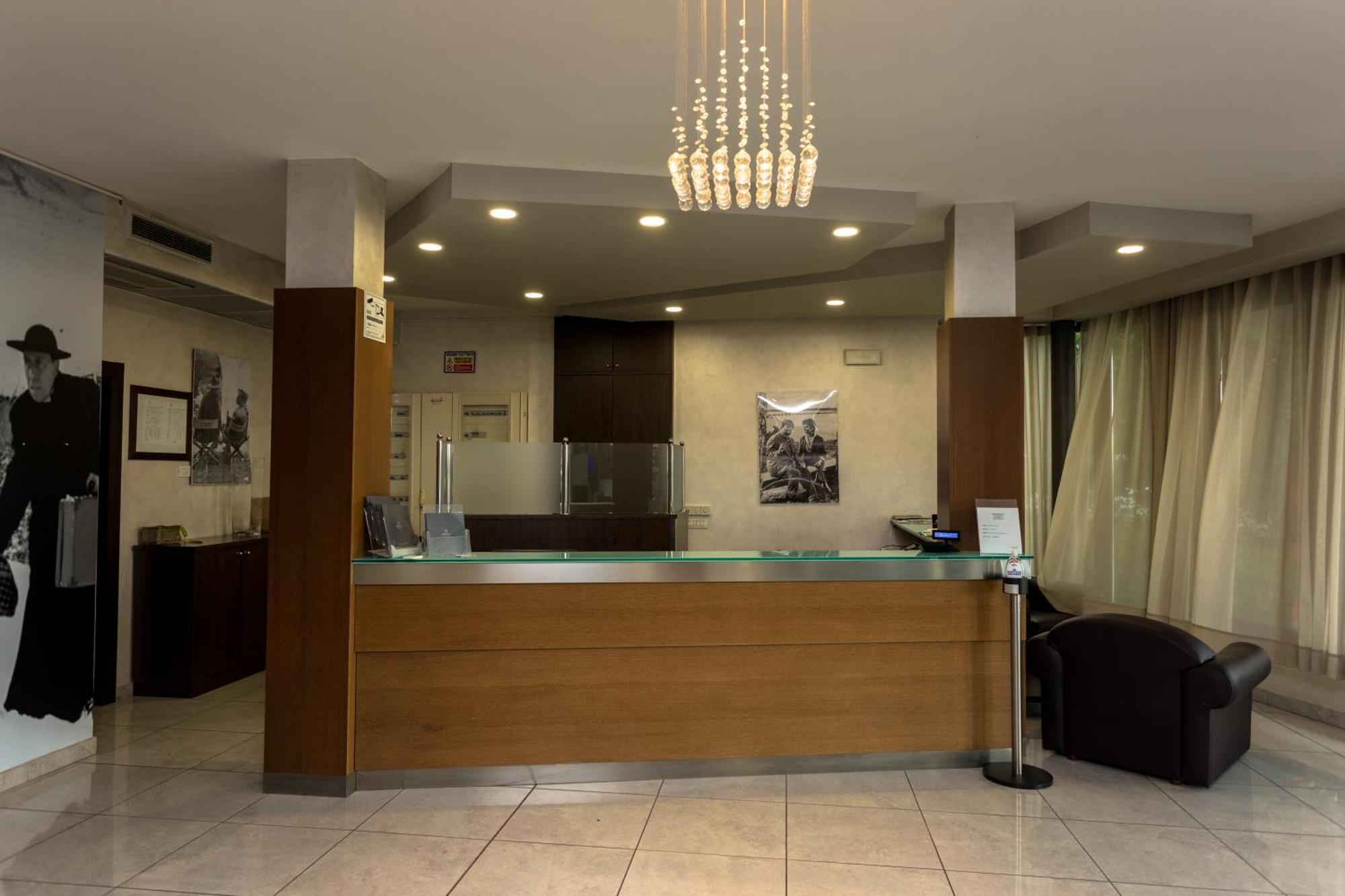 Hotel Don Camillo 布雷谢洛 外观 照片