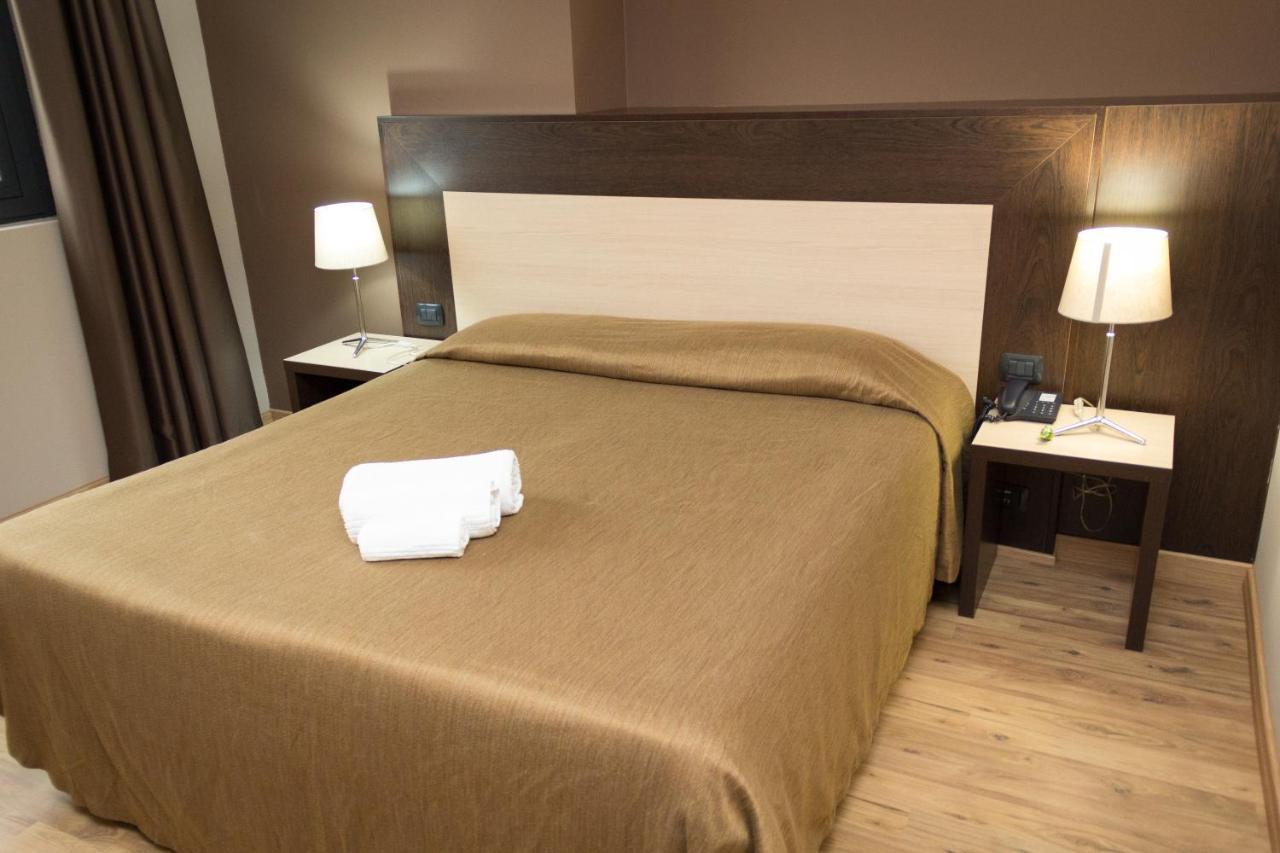 Hotel Don Camillo 布雷谢洛 外观 照片